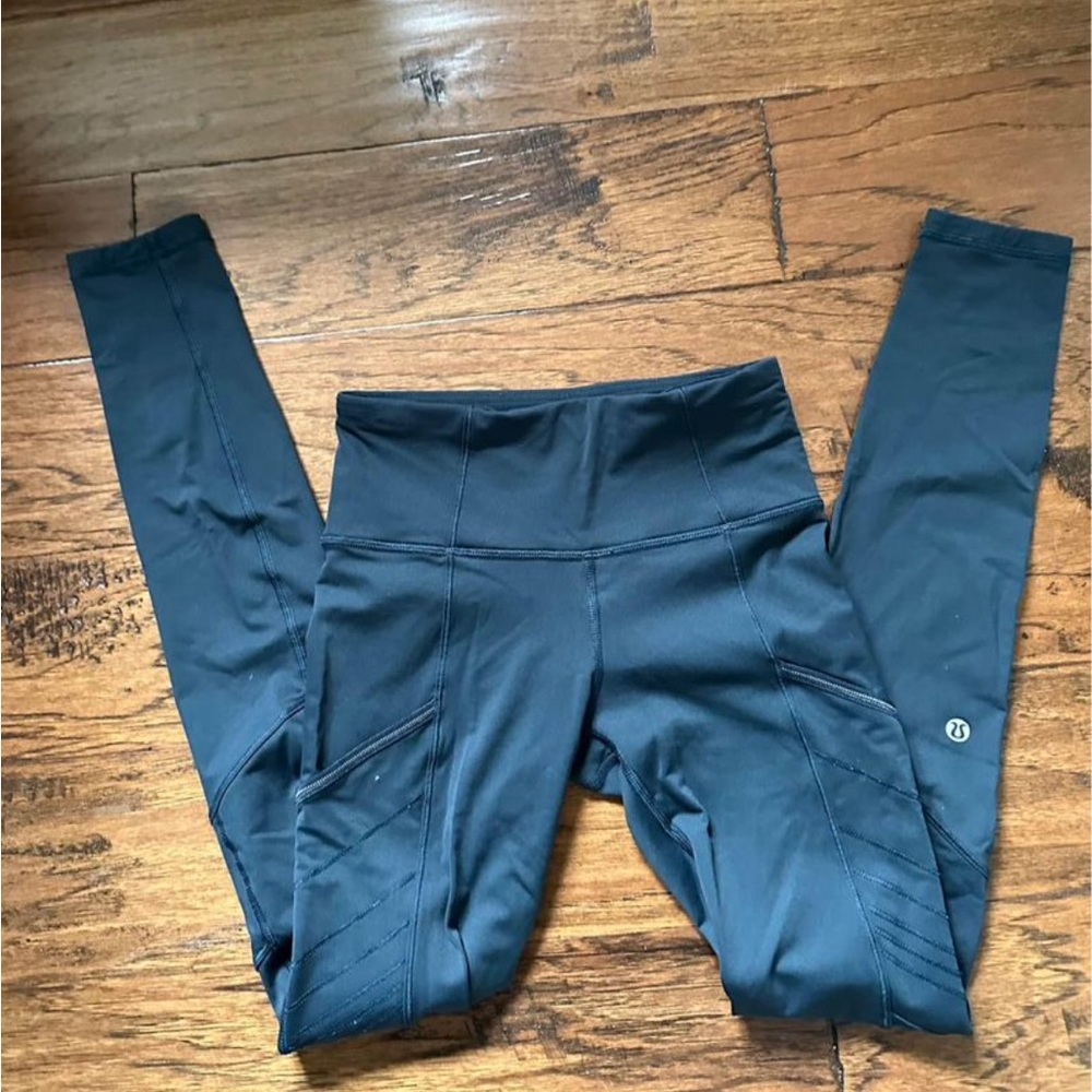 Lululemon all in the right places 5 pocket like new condition - Picture 4 of 5